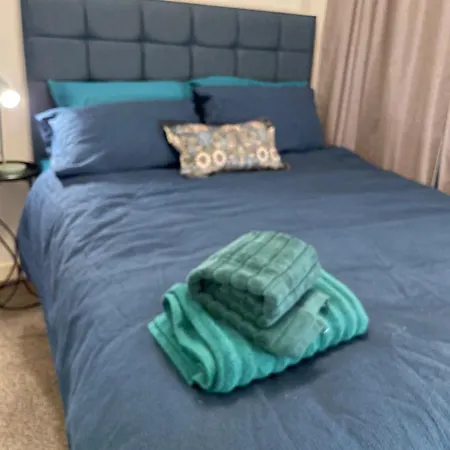Apartment Stylish Retreat - Sleeps 6 Terrace-2bedroom-petsok *